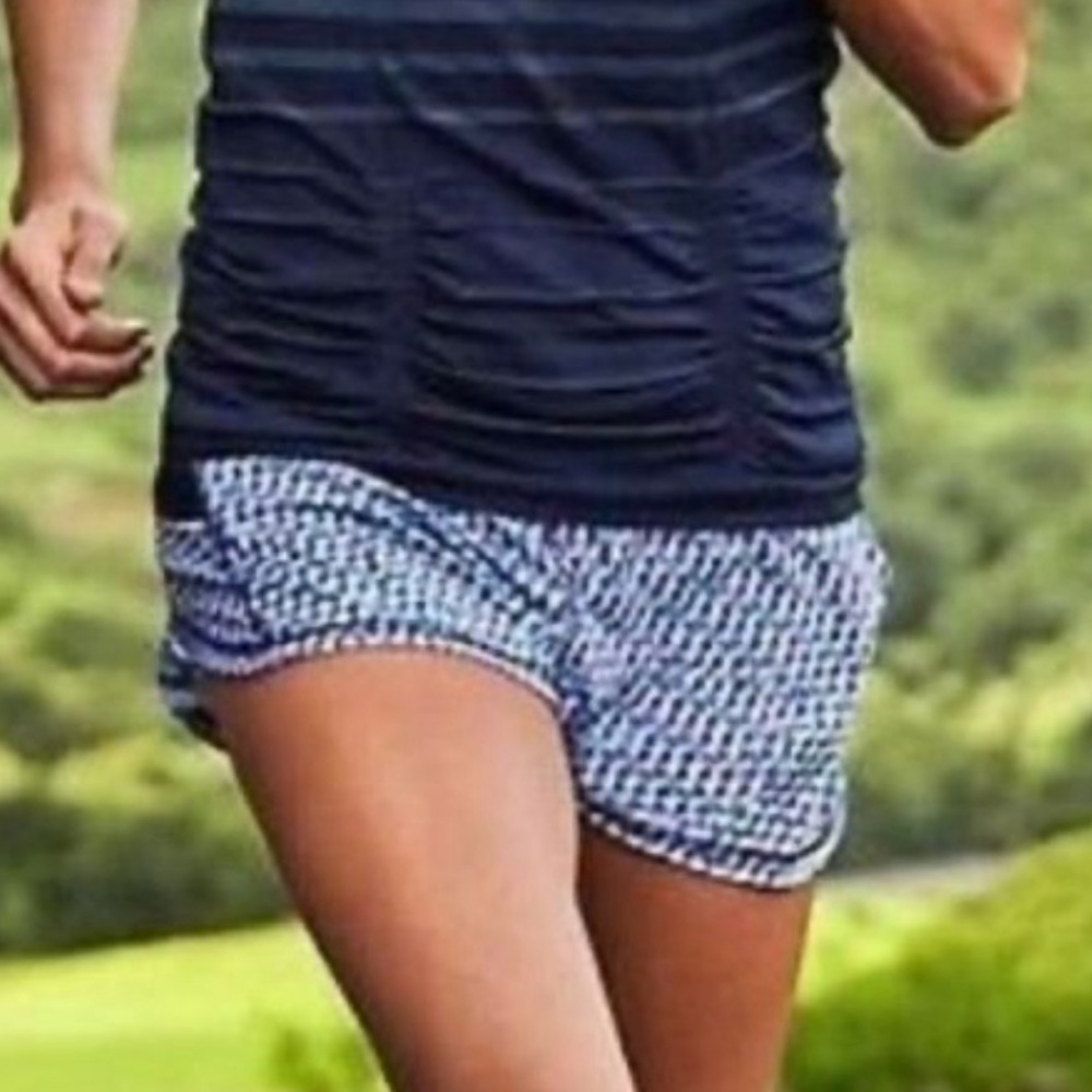 ATHLETA Women’s Side Pocket Vivid Ready Set Shorts- Geo Parade/ Size X-Small